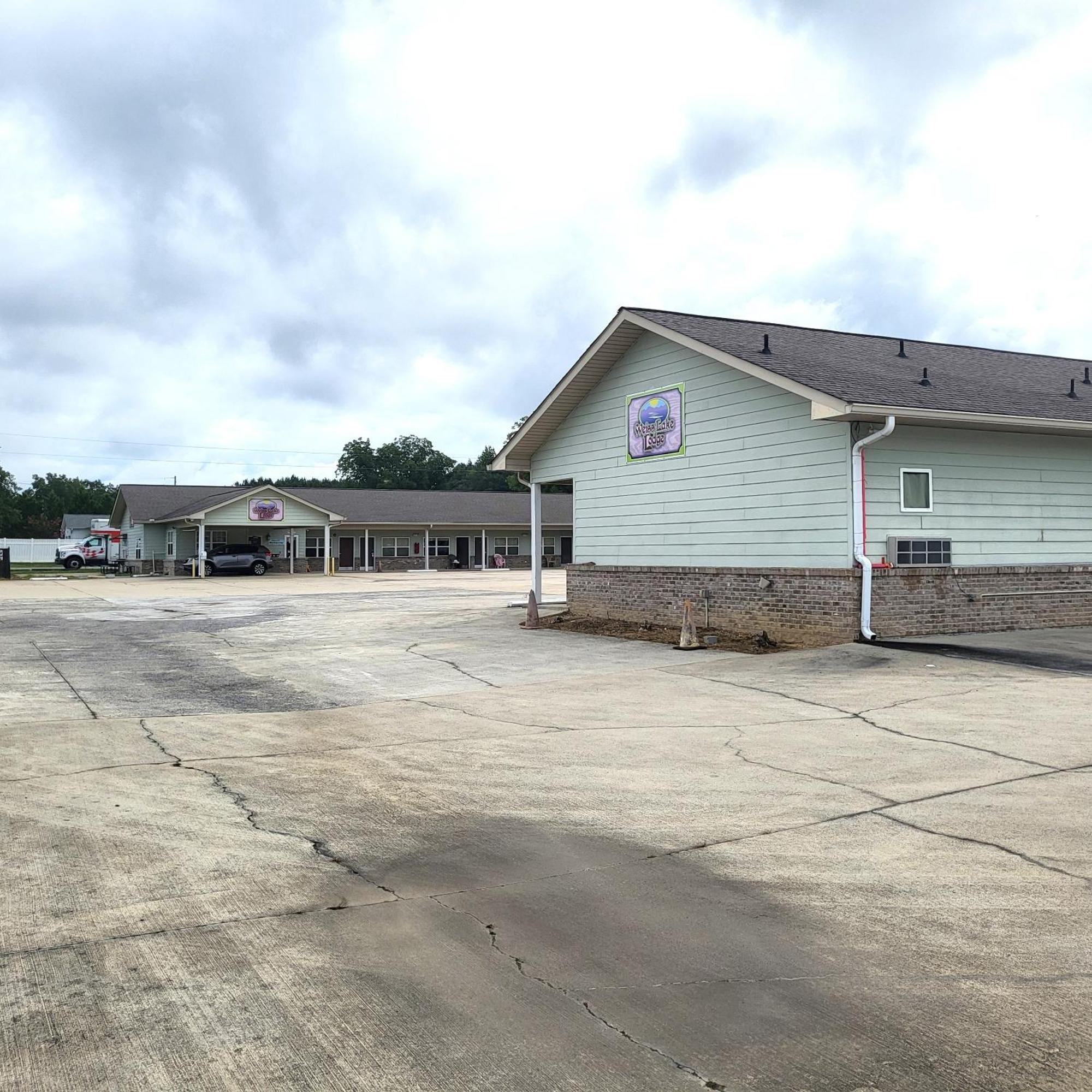 Weiss Lake Lodge Centre Екстер'єр фото